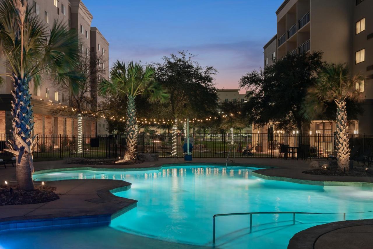 Residence Inn By Marriott San Antonio Six Flags At The Rim Luaran gambar